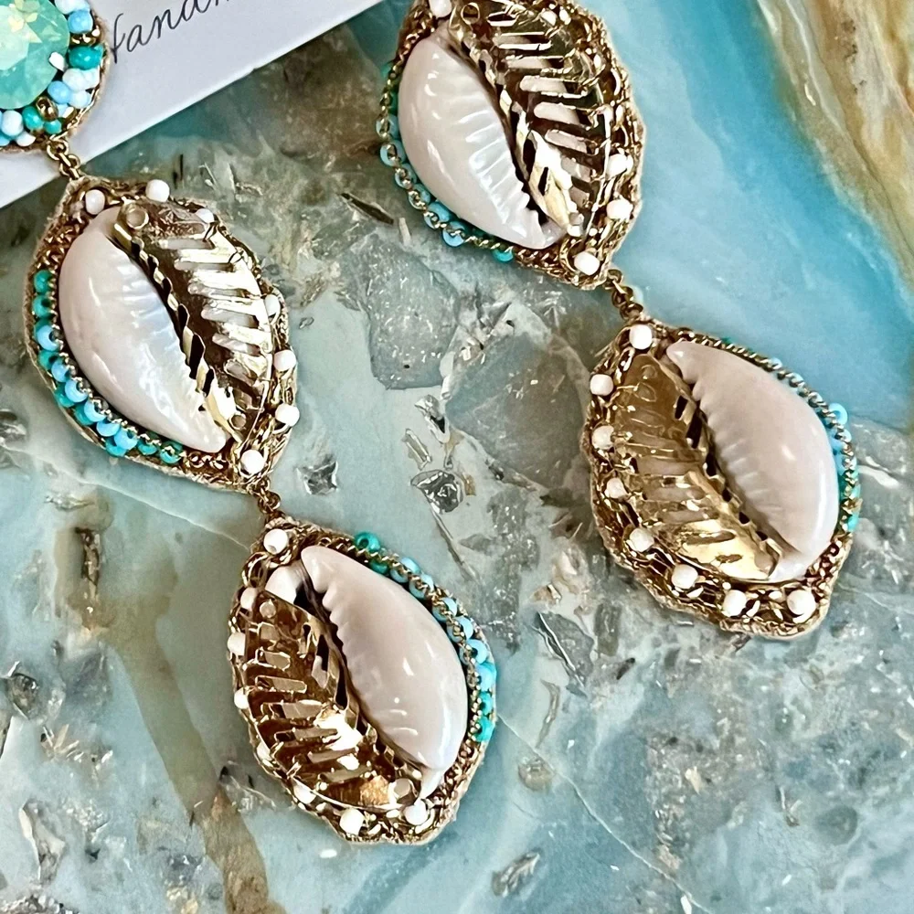 NWT Deepa Gurnani Beaded Crystal Seashell Chandeliers - Picture 9 of 16